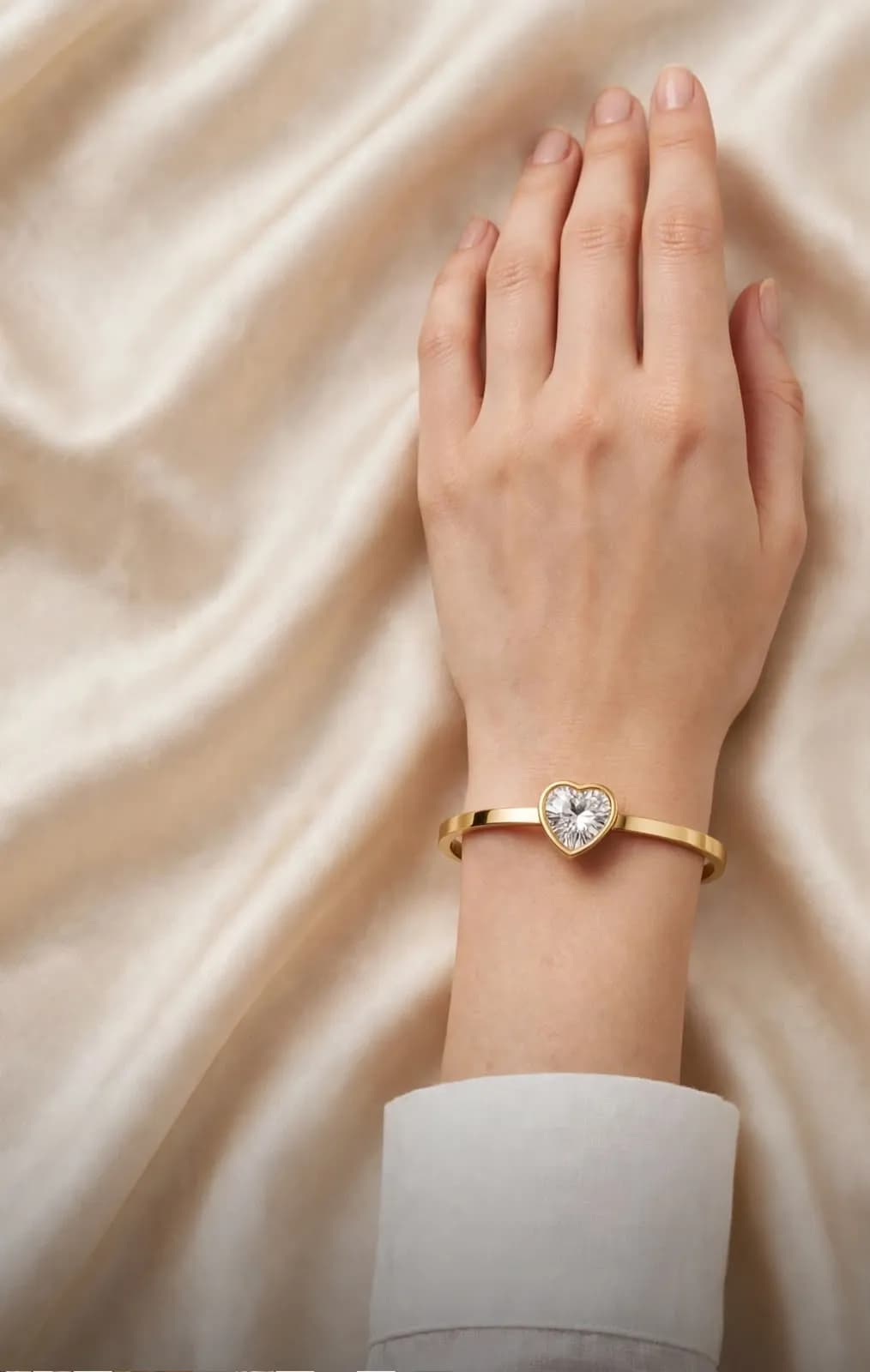 Heart bracelet bangle