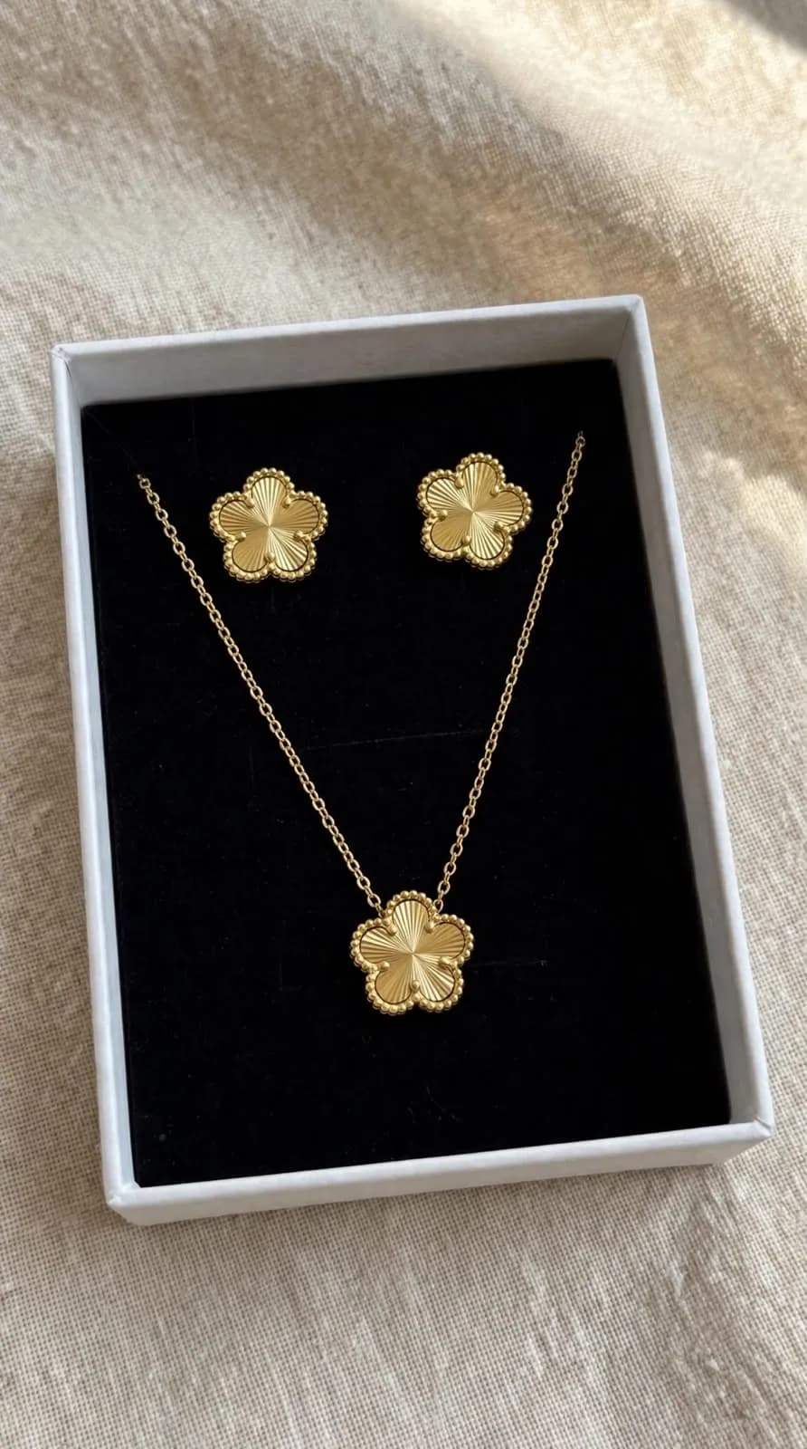 Lucky Gold Clover