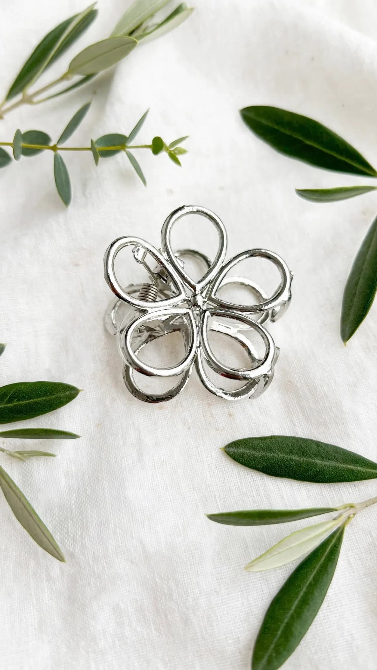 Flower clutcher