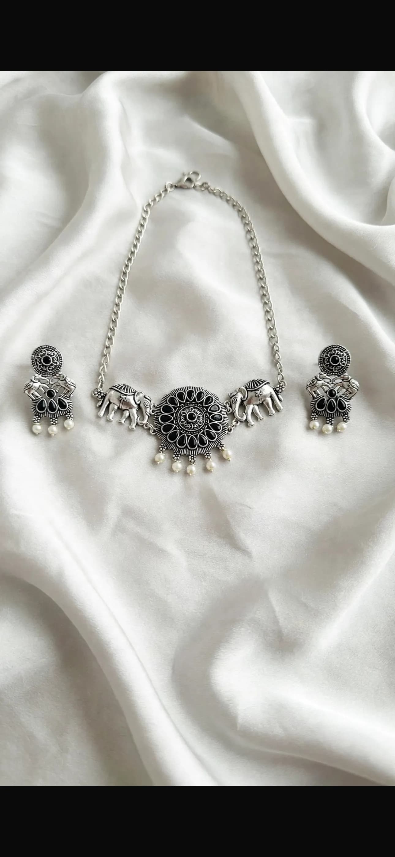 Elephant grace chocker
