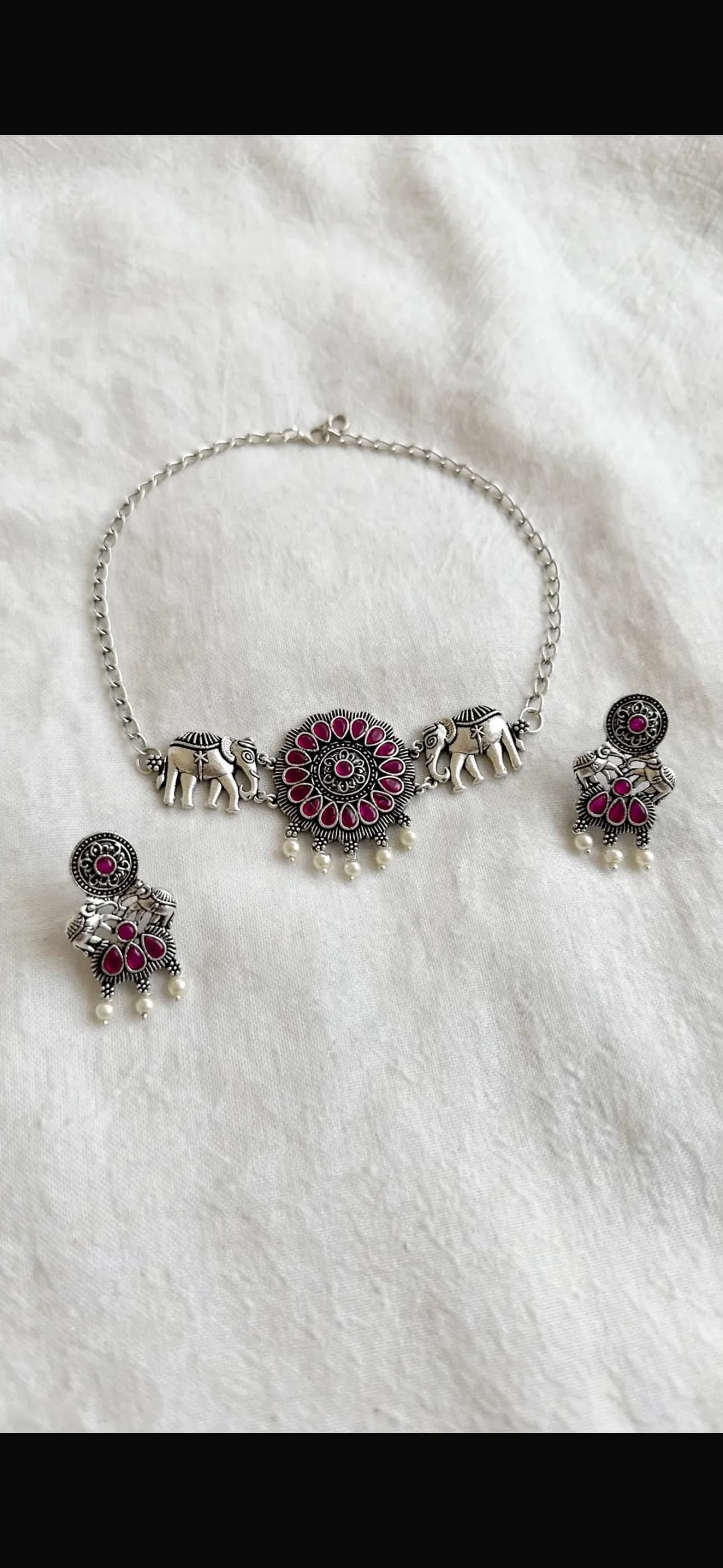 Elephant grace chocker